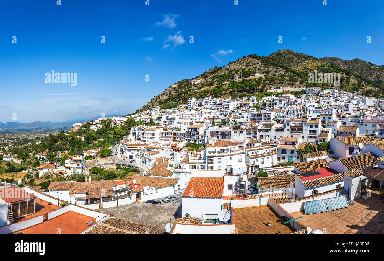 Panorama del bianco lavato villaggio di Mijas, Andalusia, Spagna, Europa Foto Stock