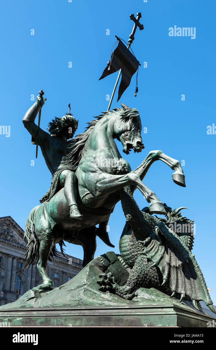 San Giorgio e il Drago statua, Spreeufer, Nikolaiviertel, Berlino, Germania Foto Stock