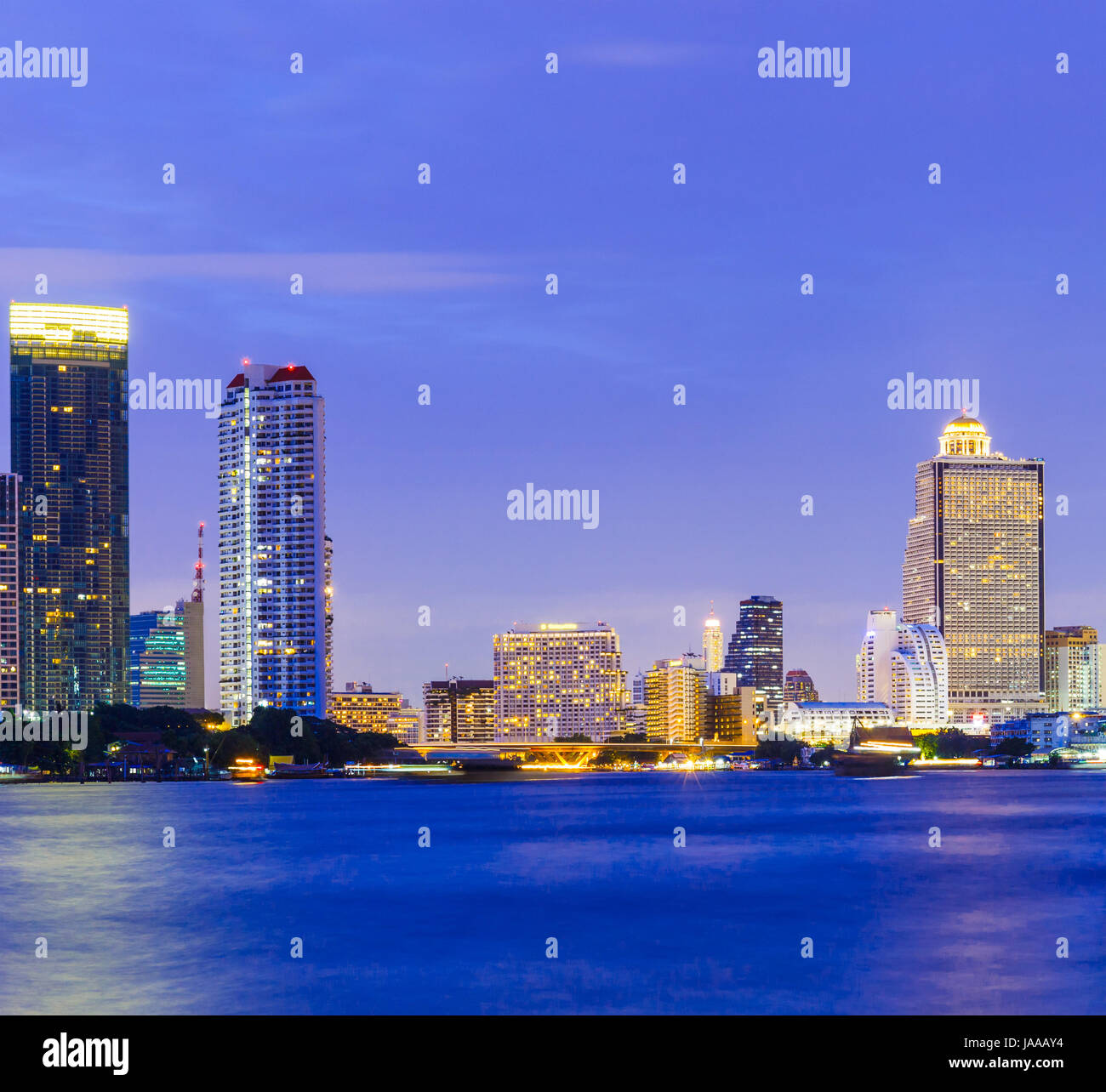 Bangkok skyline notturno Foto Stock