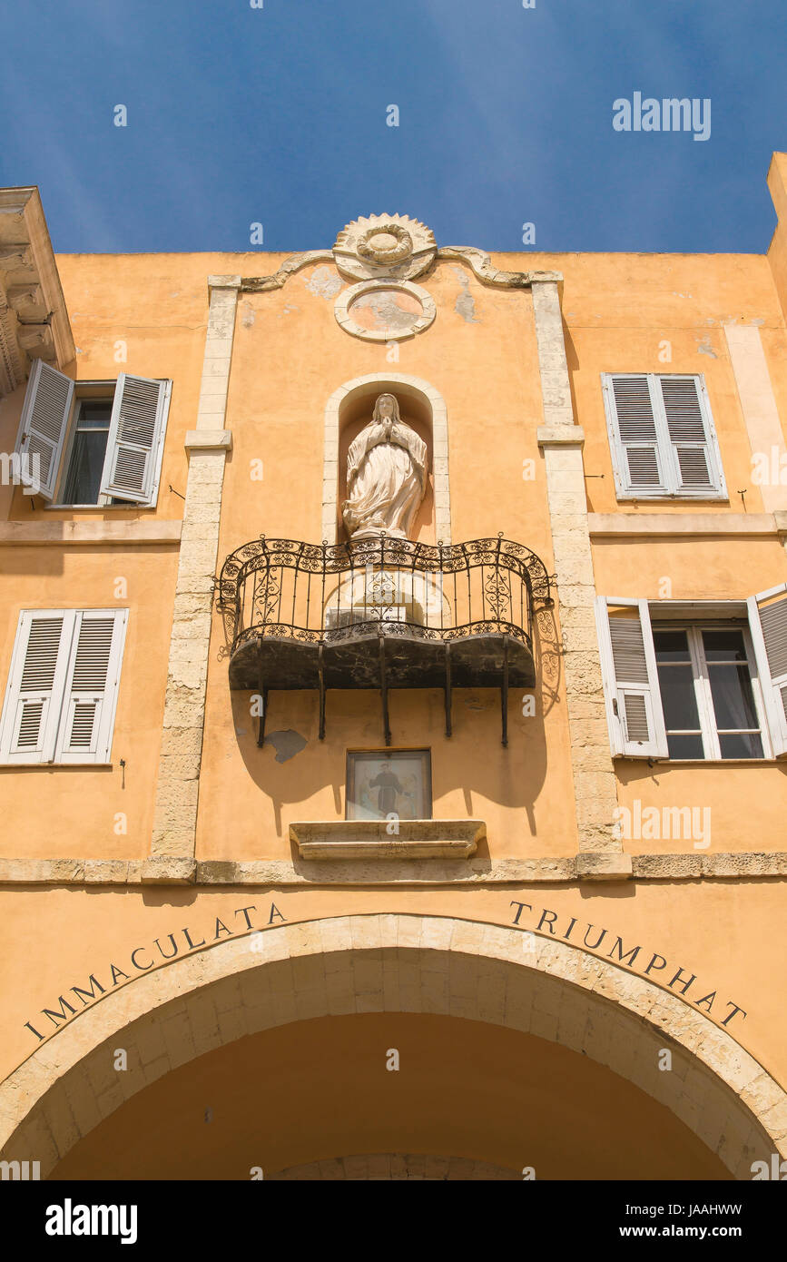 Cagliari Sardegna, barocco arco di collegamento tra la via Torino con la Via Principe Amadeo nel quartiere della città vecchia di Cagliari, Sardegna. Foto Stock