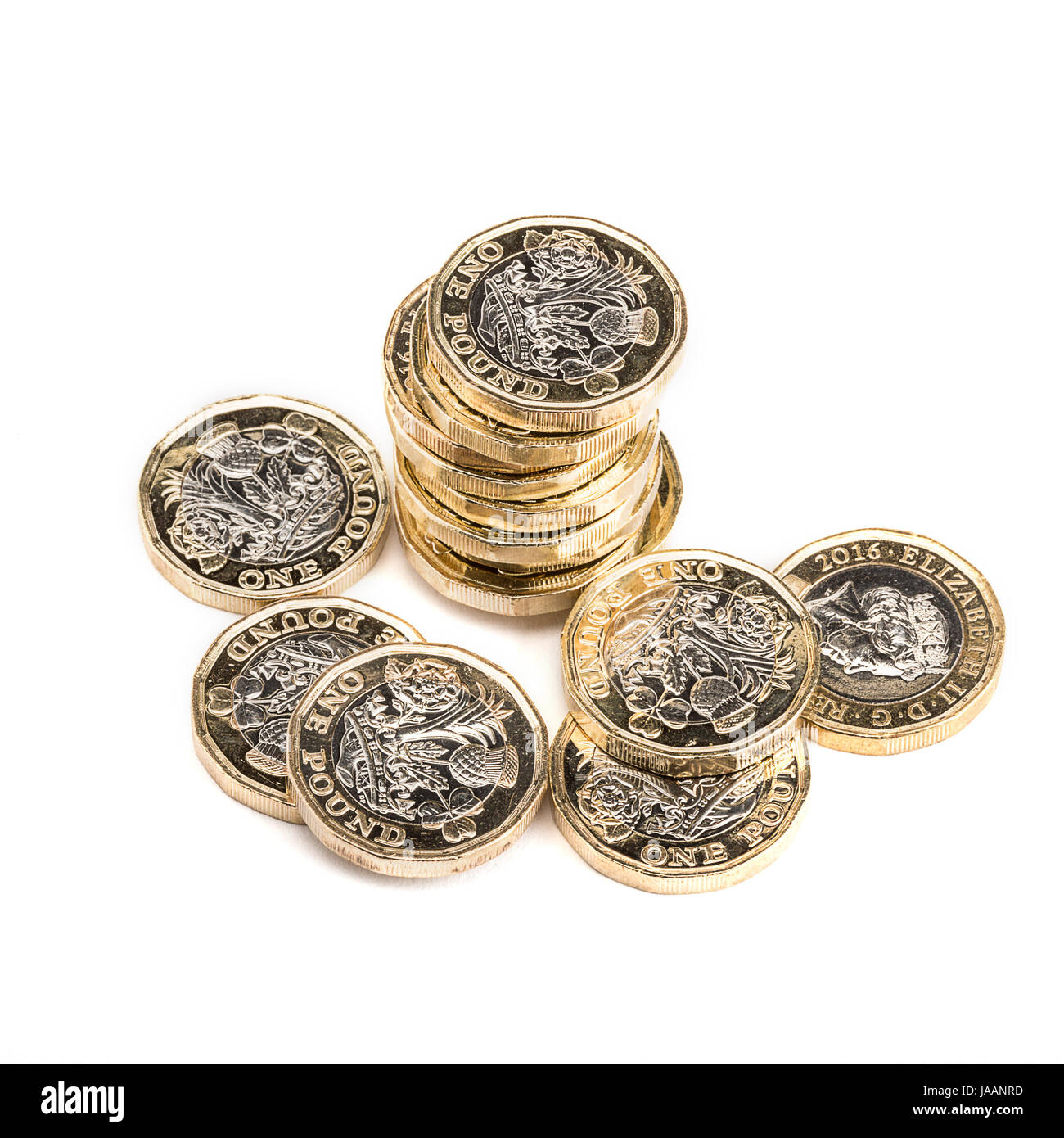 British una libbra di monete su sfondo bianco Foto Stock