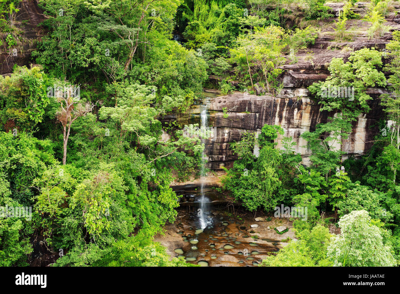 Tropischer Wasserfall, Soi Sawan bei Khong Chiam in Thailandia Foto Stock