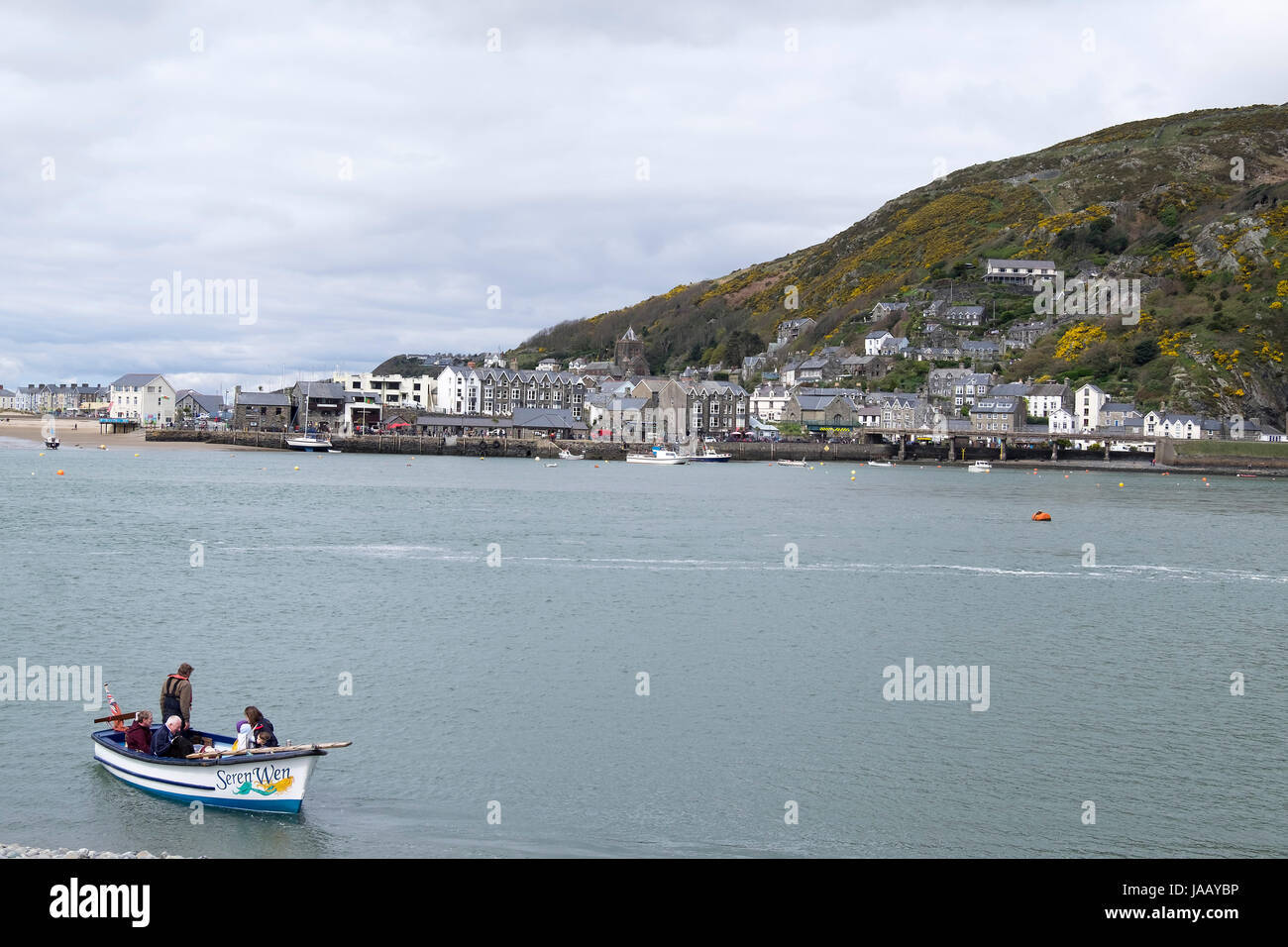 Viste di barmouth provenienti da tutta l'acqua Foto Stock