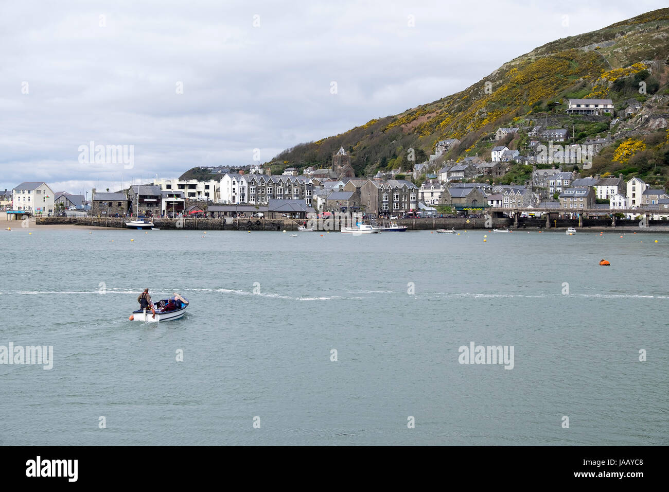 Viste di barmouth provenienti da tutta l'acqua Foto Stock