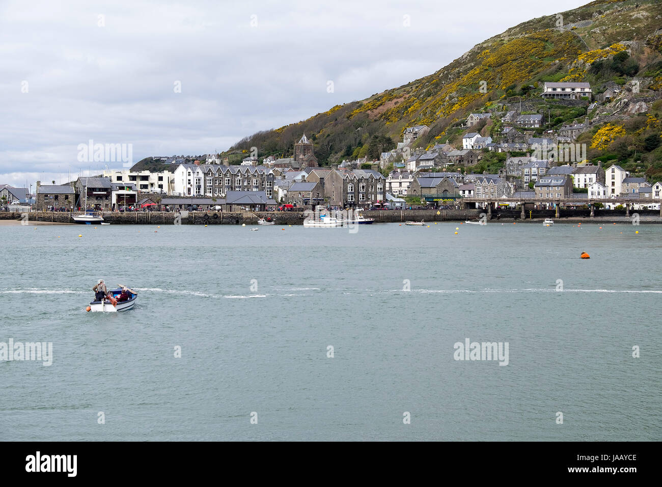 Viste di barmouth provenienti da tutta l'acqua Foto Stock