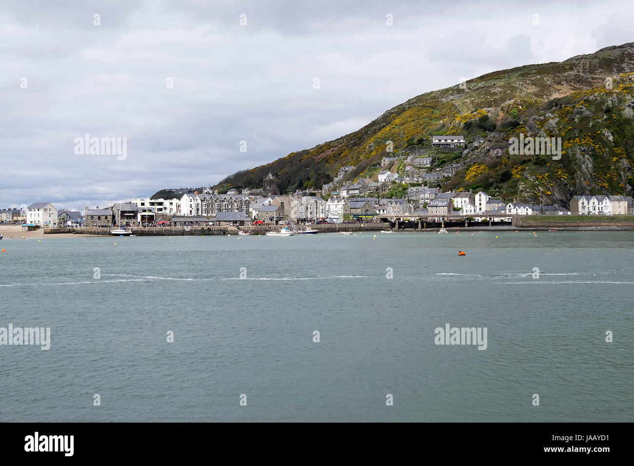 Viste di barmouth provenienti da tutta l'acqua Foto Stock