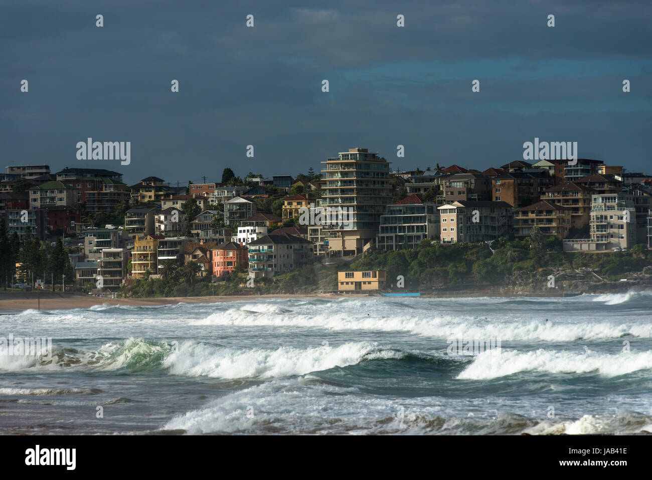 Manly Beach in un giorno di tempesta. Le spiagge del nord di Sydney, Australia. Foto Stock