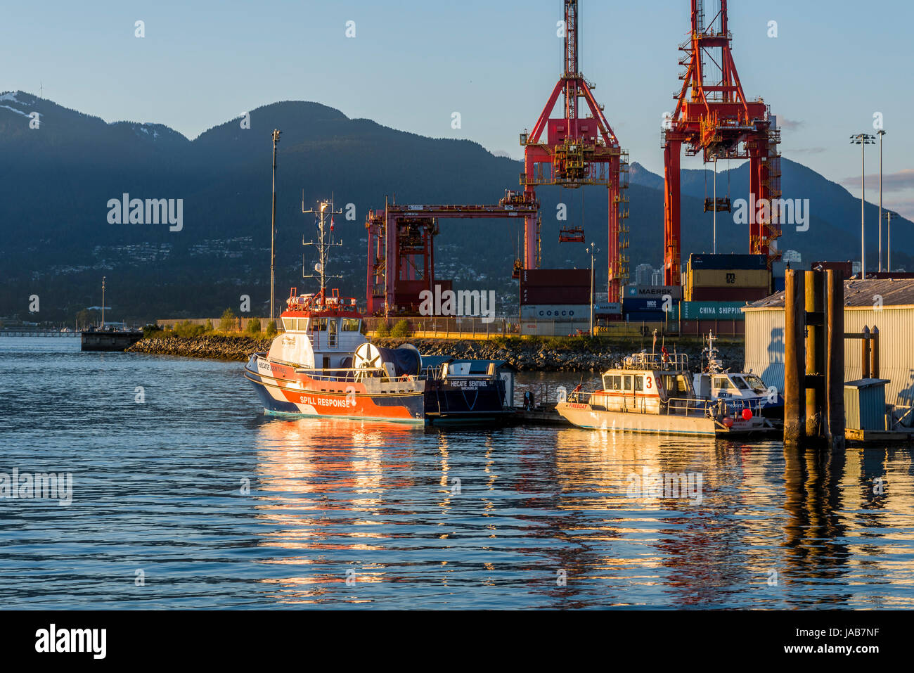 Spill Response barca, porto di Vancouver, British Columbia, Canada. Foto Stock