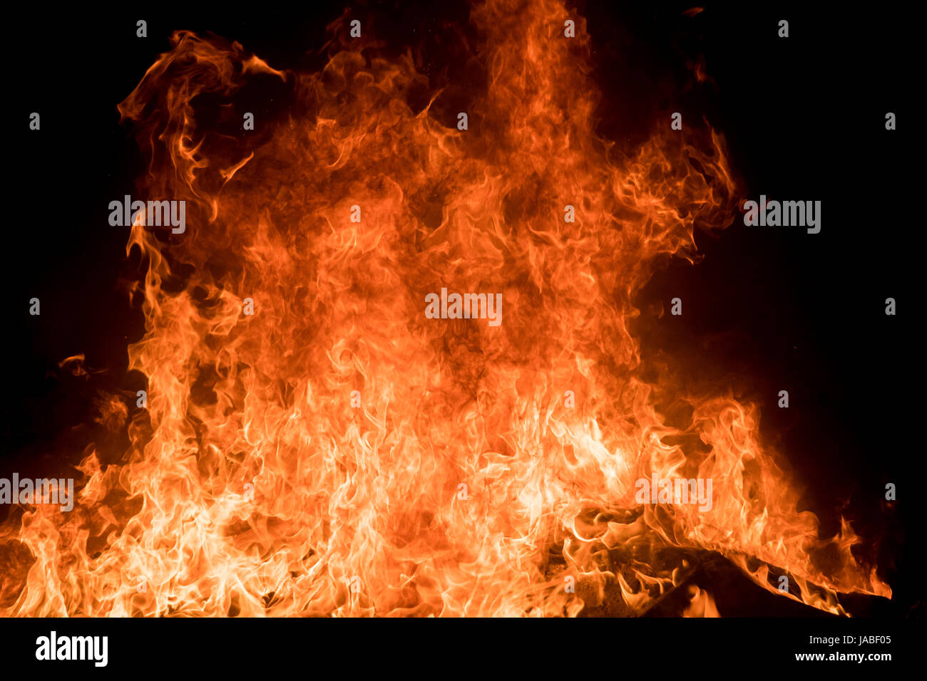 Le fiamme su un falò. Foto Stock