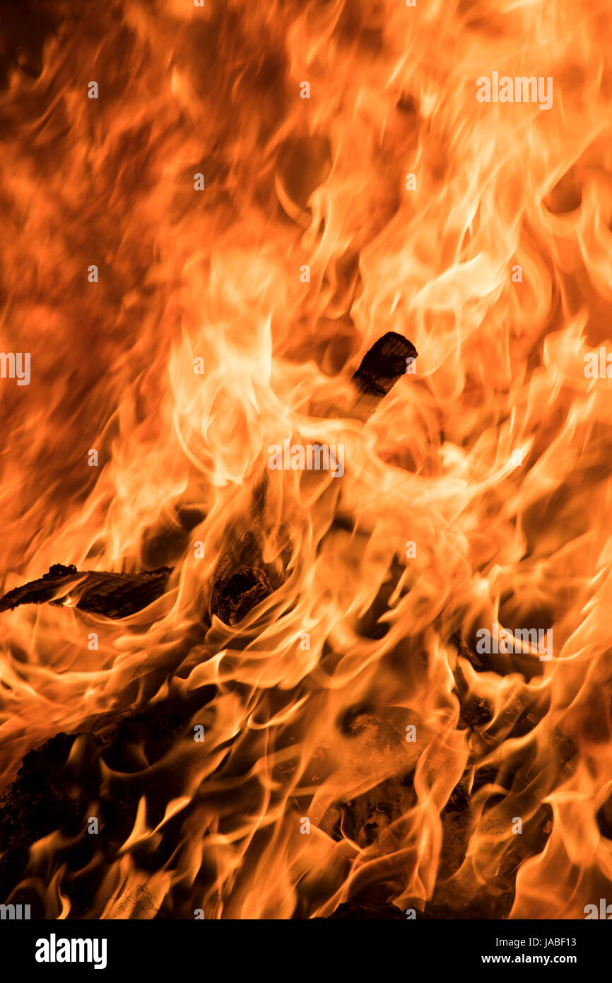 Le fiamme su un falò. Foto Stock