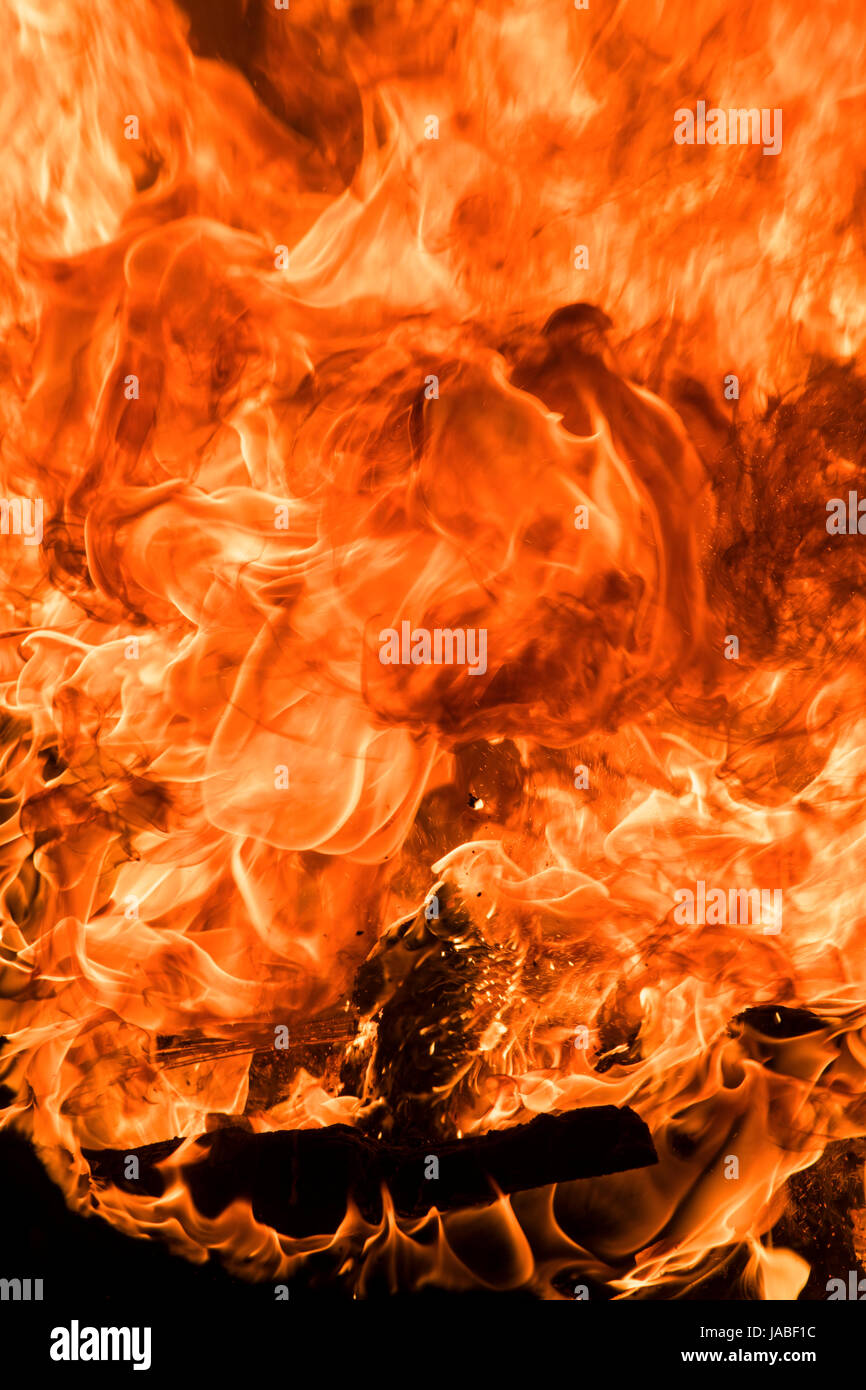 Le fiamme su un falò. Foto Stock