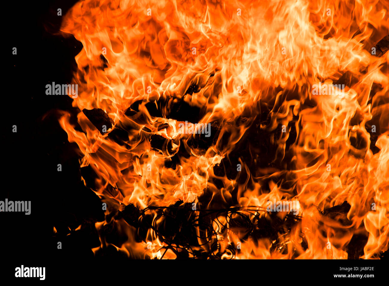 Le fiamme su un falò. Foto Stock