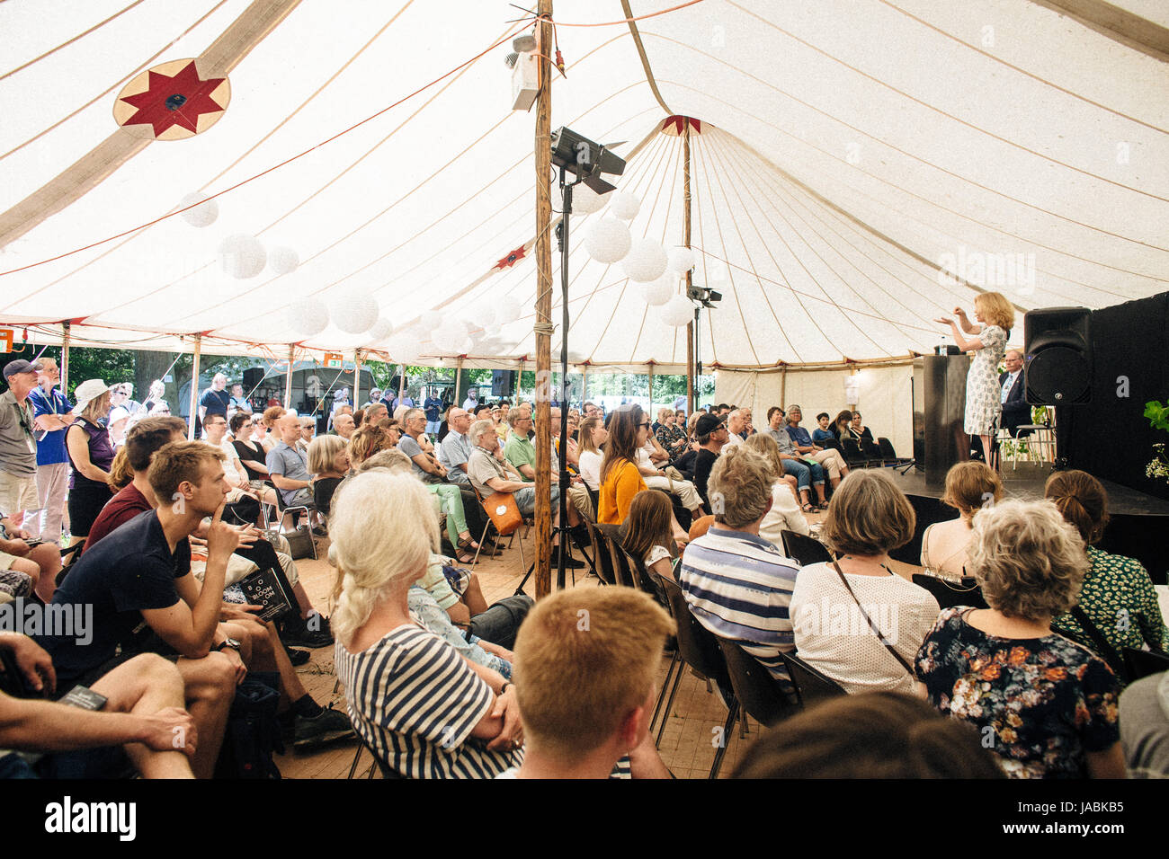 Danimarca, Copenaghen, 27 maggio 2017. Astronomo danese e astrofisico Anja Cetti Andersen visto durante un talk durante il danese della scienza festival Bloom Festival 2017 a Copenaghen. Foto Stock