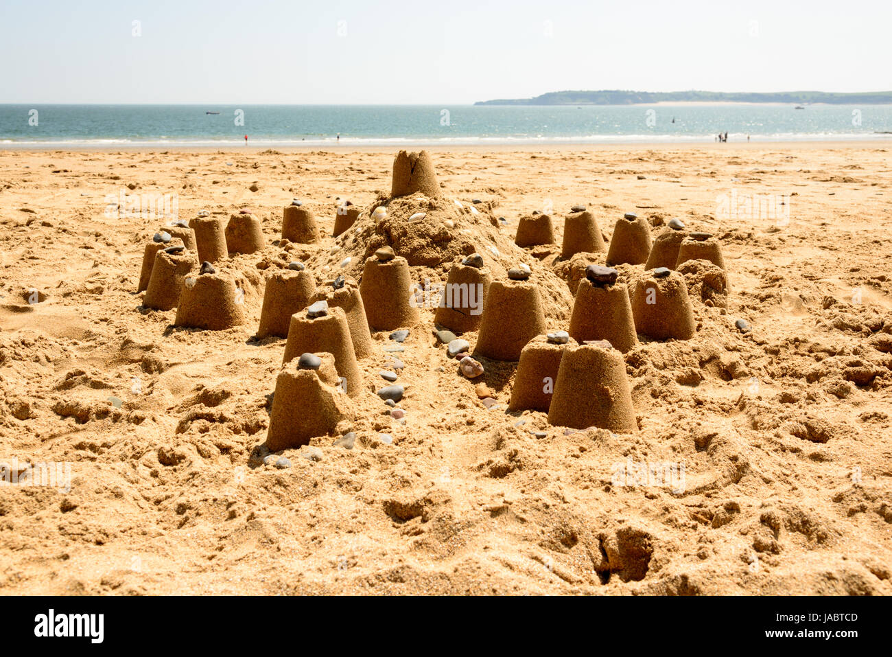 Castello di sabbia disegno sulla spiaggia. Tenby, Pembrokeshire. Regno Unito. Foto Stock