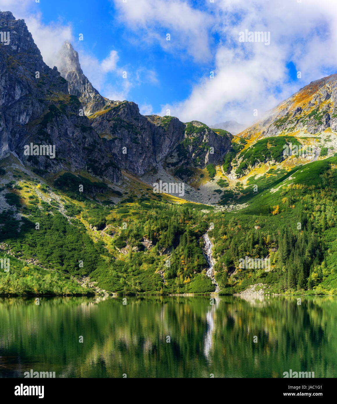 Vertici intorno al Morskie Oko Lago, Tatra National Park, Polonia Foto Stock