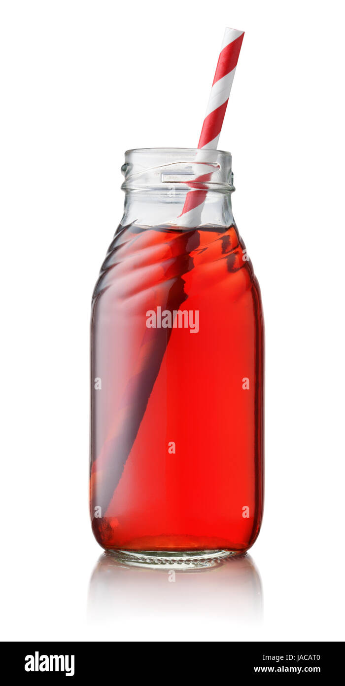 Piccola bottiglia di succo di frutta con paglia isolato su bianco Foto Stock