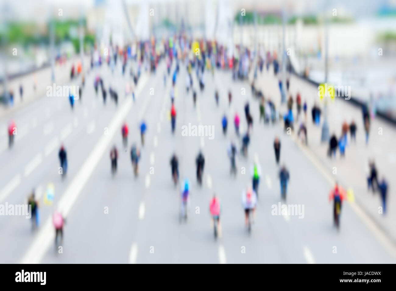 Abstract sfondo colorato di un gruppo di ciclisti in centro città, bike marathon, effetto di sfocatura, irriconoscibili volti. Sport e fitness e uno stile di vita sano concetto. Foto Stock