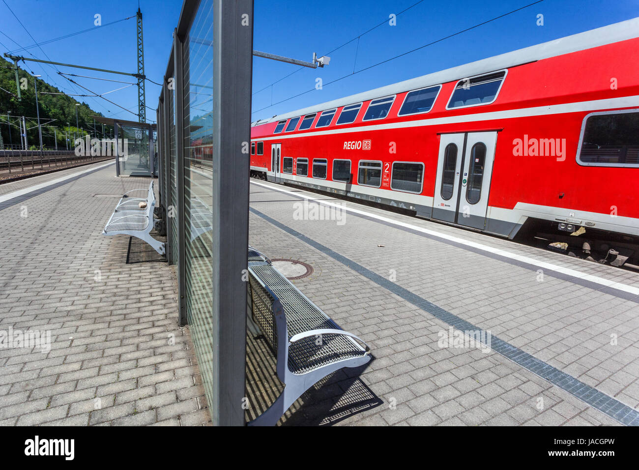 Treno regionale, la stazione ferroviaria di Bad Schandau, Germania, Europa Foto Stock