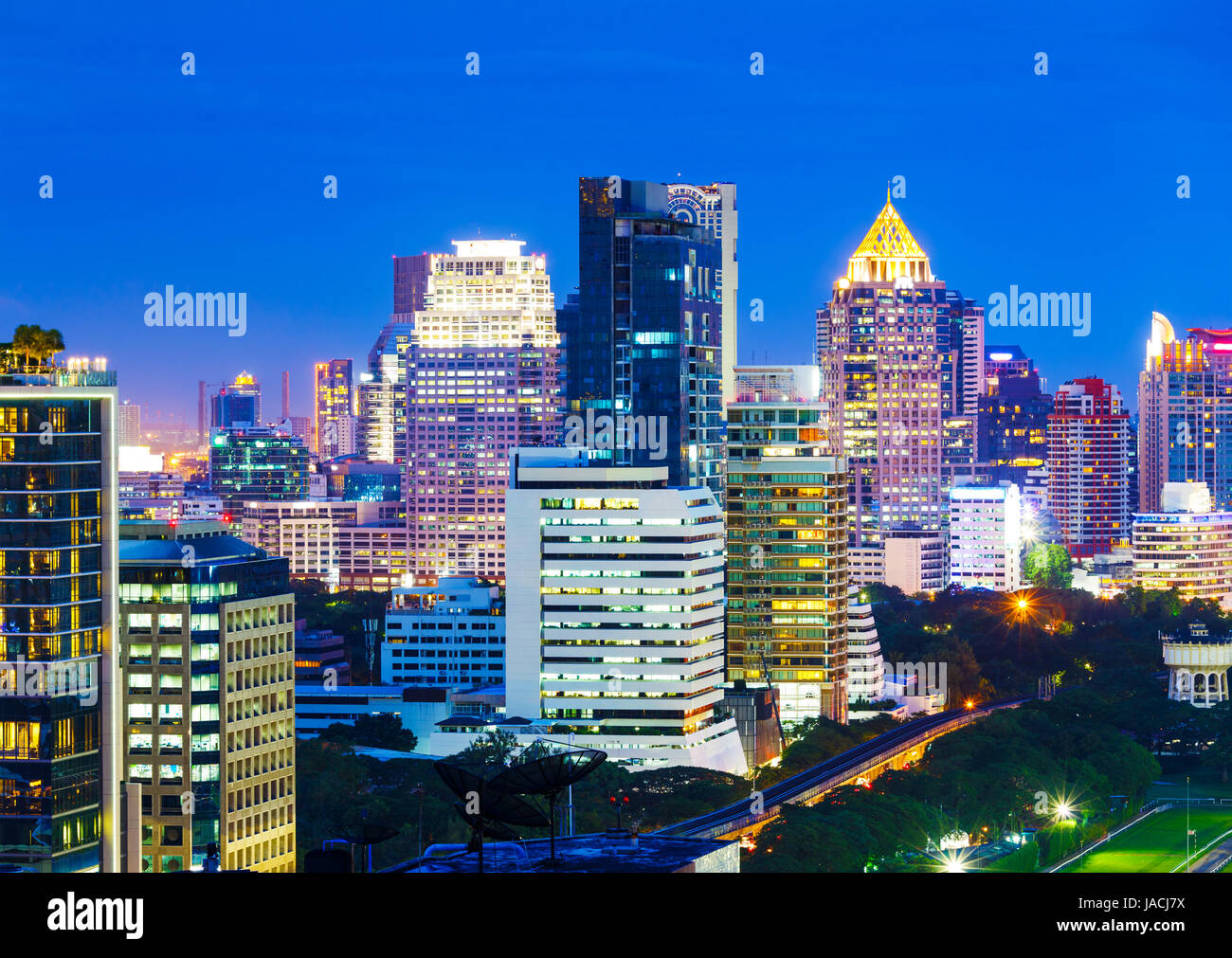 Bangkok skyline notturno Foto Stock