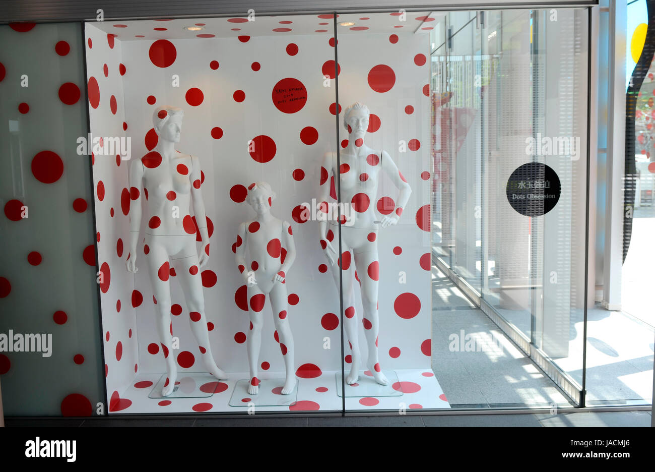 YAYOI KUSAMA - la scultura "ots ossessione' sul display in "l'eternità di eterna eternità' mostra tenutasi a Matsumoto City Museum of Art di Matsumoto, Prefettura di Nagano, Giappone - 28 lug 2012. Photo credit: George mento/IconicPix Foto Stock