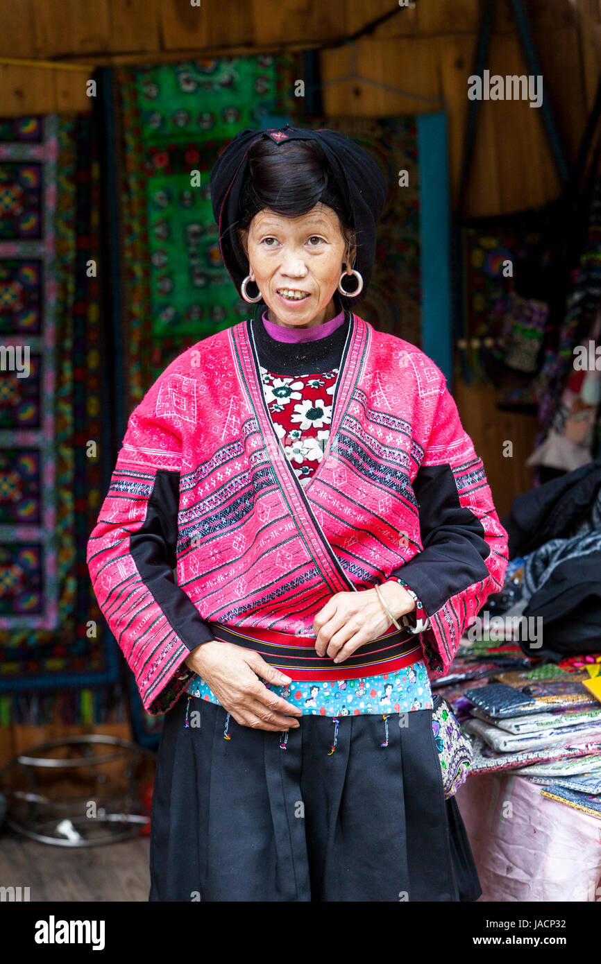 Longji, Cina. Donna di Yao minoranza etnica. Foto Stock