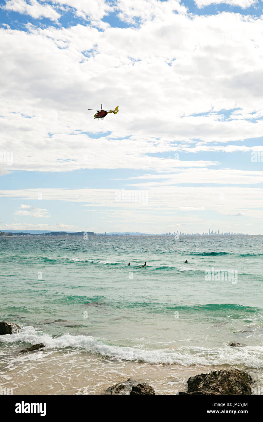 Guardando attraverso la bellissima spiaggia di Coolangatta attraverso al paradiso del surf Foto Stock