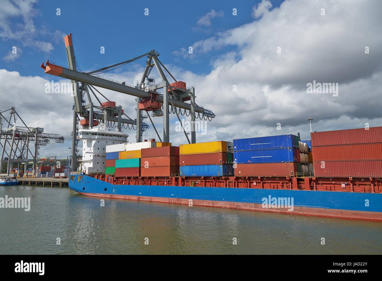 Contenitore nave in porto Foto Stock