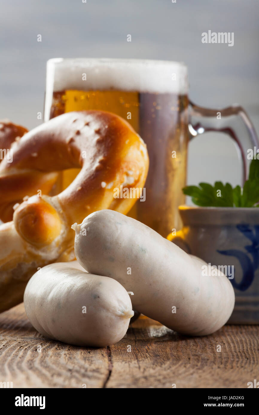 Bayerische salsiccia bianca mit Bretze und Bier Foto Stock