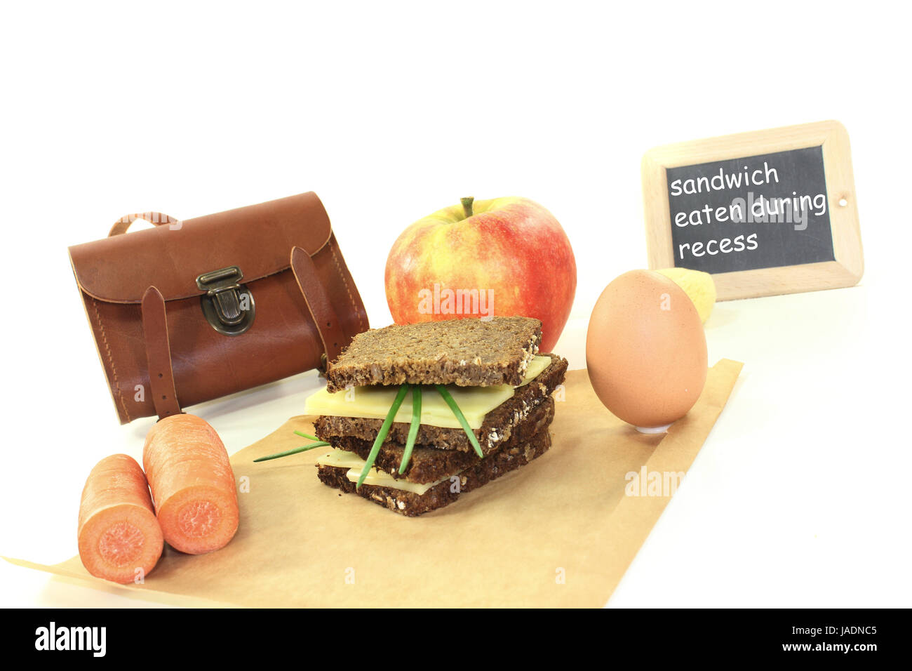 Pausenbrot Apfel mit vor hellem Hintergrund Foto Stock