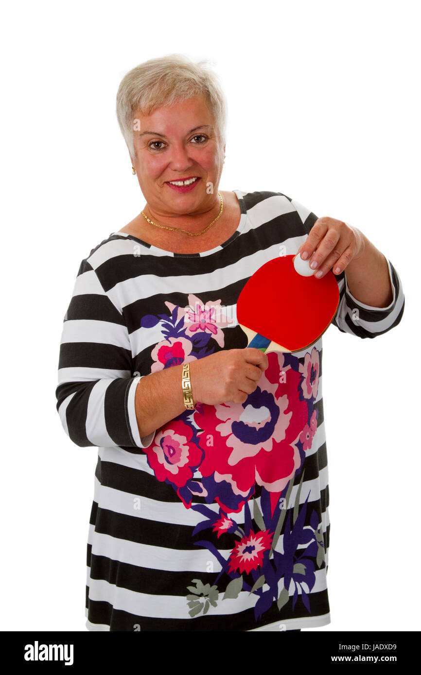 Aktive Seniorin mit Tennisschläger- freigestellt auf weissem Hintergrund Foto Stock