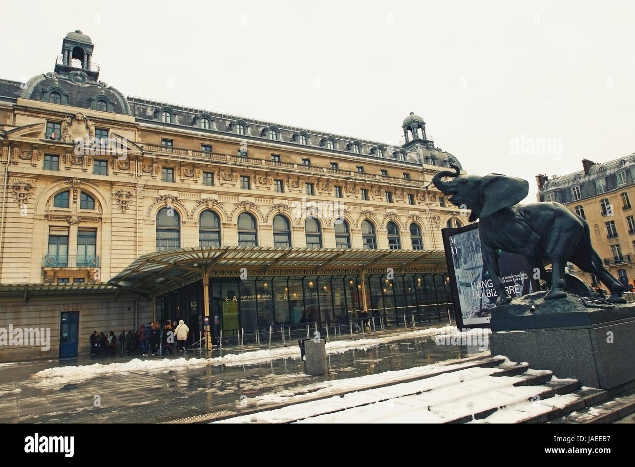 Statua di elefante al di fuori del museo Orsay Foto Stock