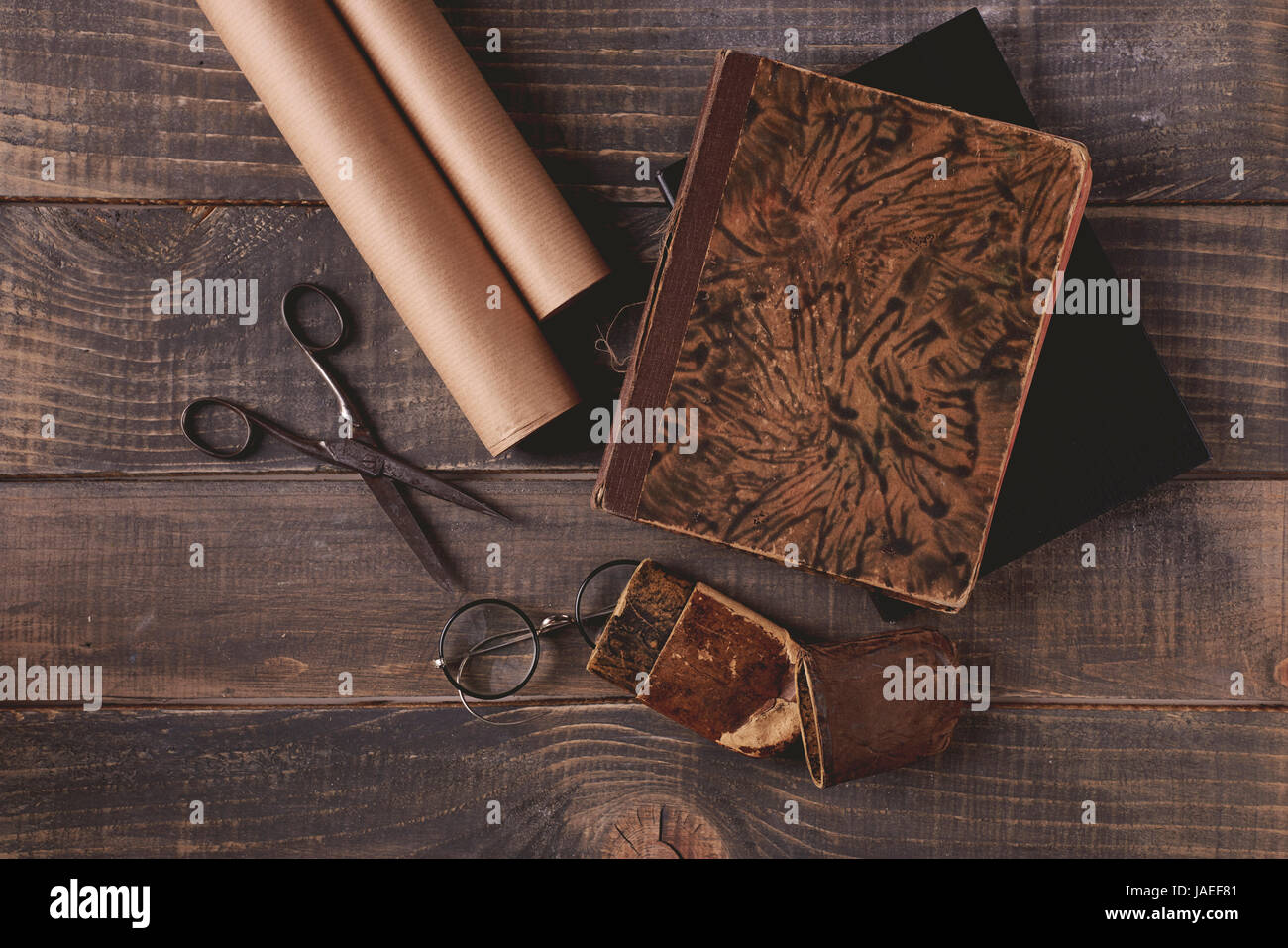 Composizione di accessori marrone Foto Stock