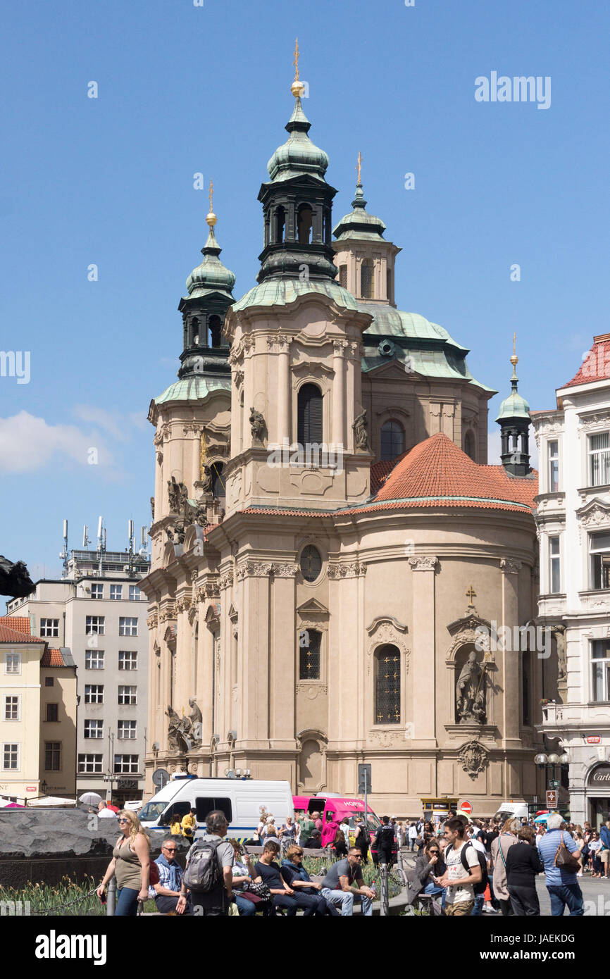 La barocca Chiesa di San Nicola in Prague Old Town Square Foto Stock