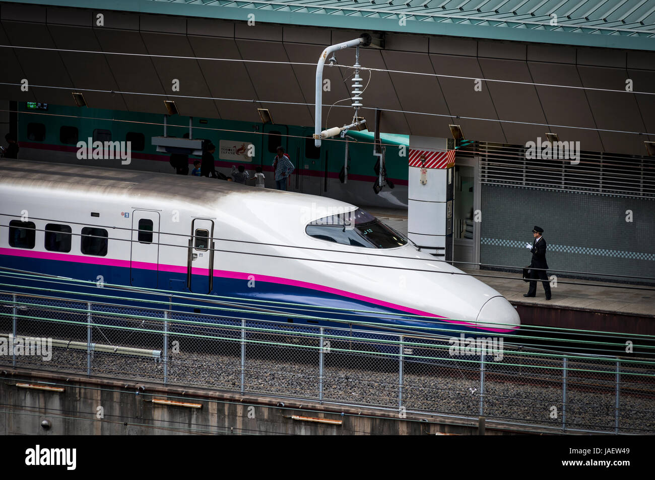 Shinkansen (treno veloce) alla stazione. Foto Stock