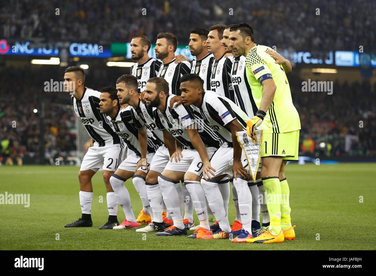 Cardiff, Galles. Il 3 giugno, 2017. La Juventus team group line-up (Juventus)  Calcio/Calcetto : Finale di UEFA Champions League match tra Juventus FC 1-4  Real Madrid CF presso lo stadio nazionale del