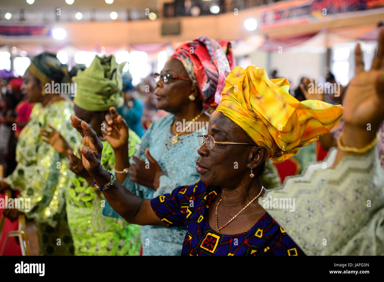 La Nigeria, città di Lagos, Shepherdhill Baptist Church, la celebrazione della santa Messa di domenica, choir della chiesa Foto Stock
