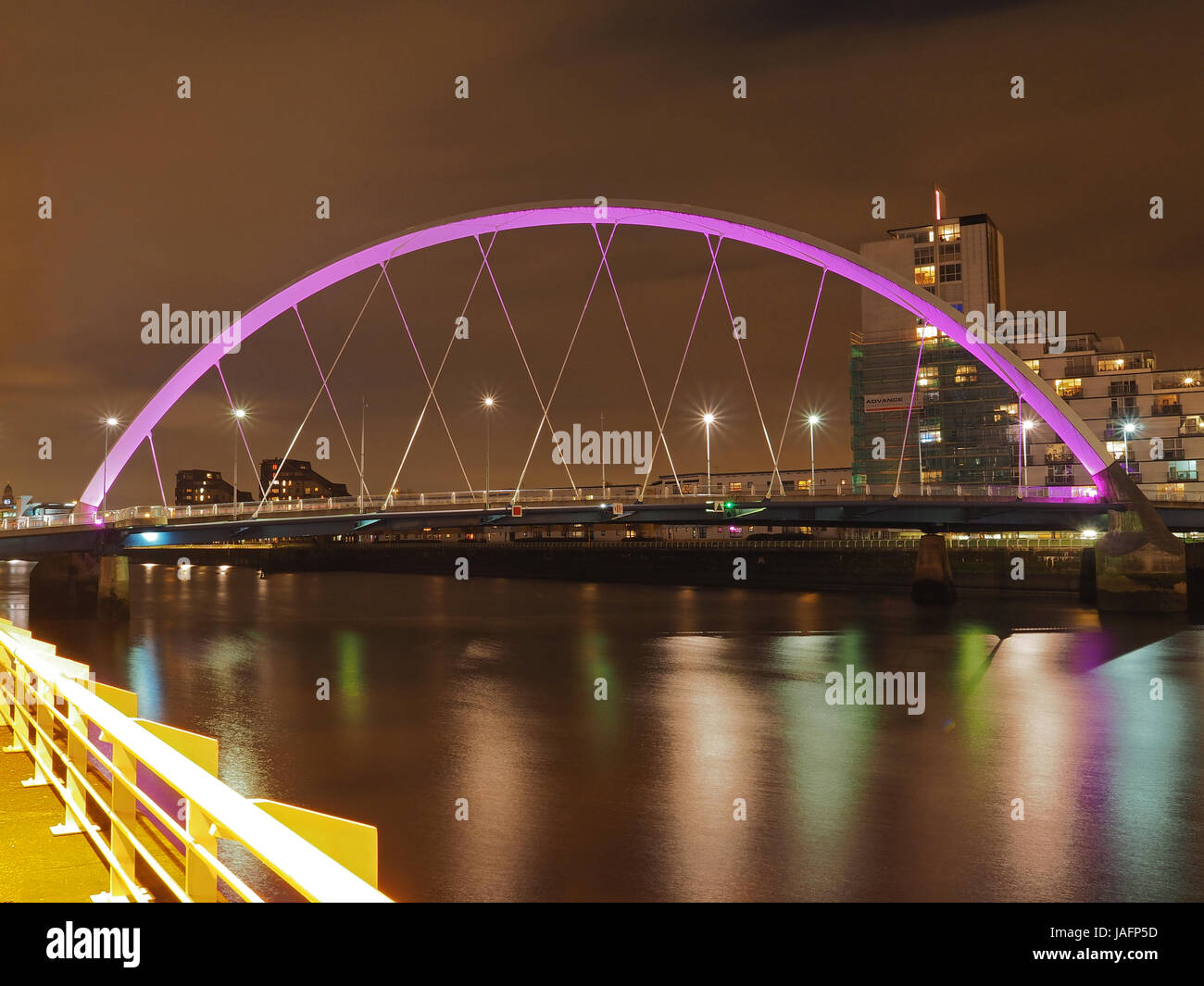 Squinty bridge di notte Foto Stock