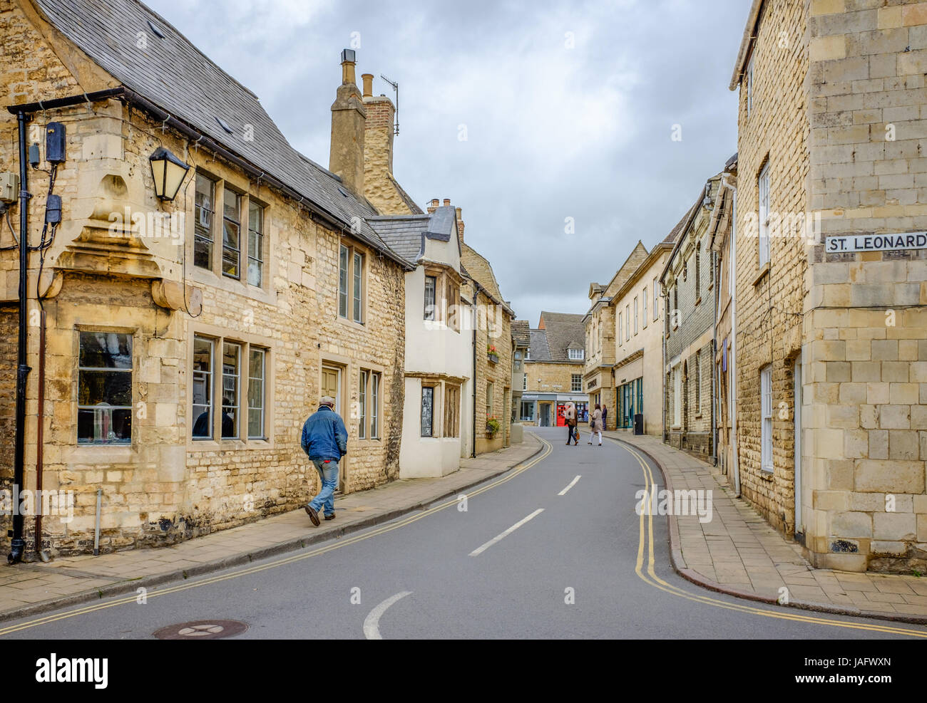St George street, Stamford, principalmente una città di pietra nel Lincolnshire, Inghilterra. Foto Stock