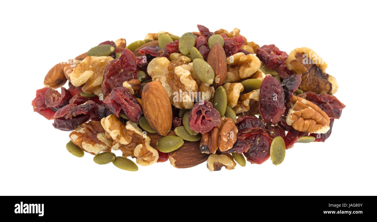Una porzione di omega 3 percorso misto dadi e frutto isolato su uno sfondo bianco. Foto Stock