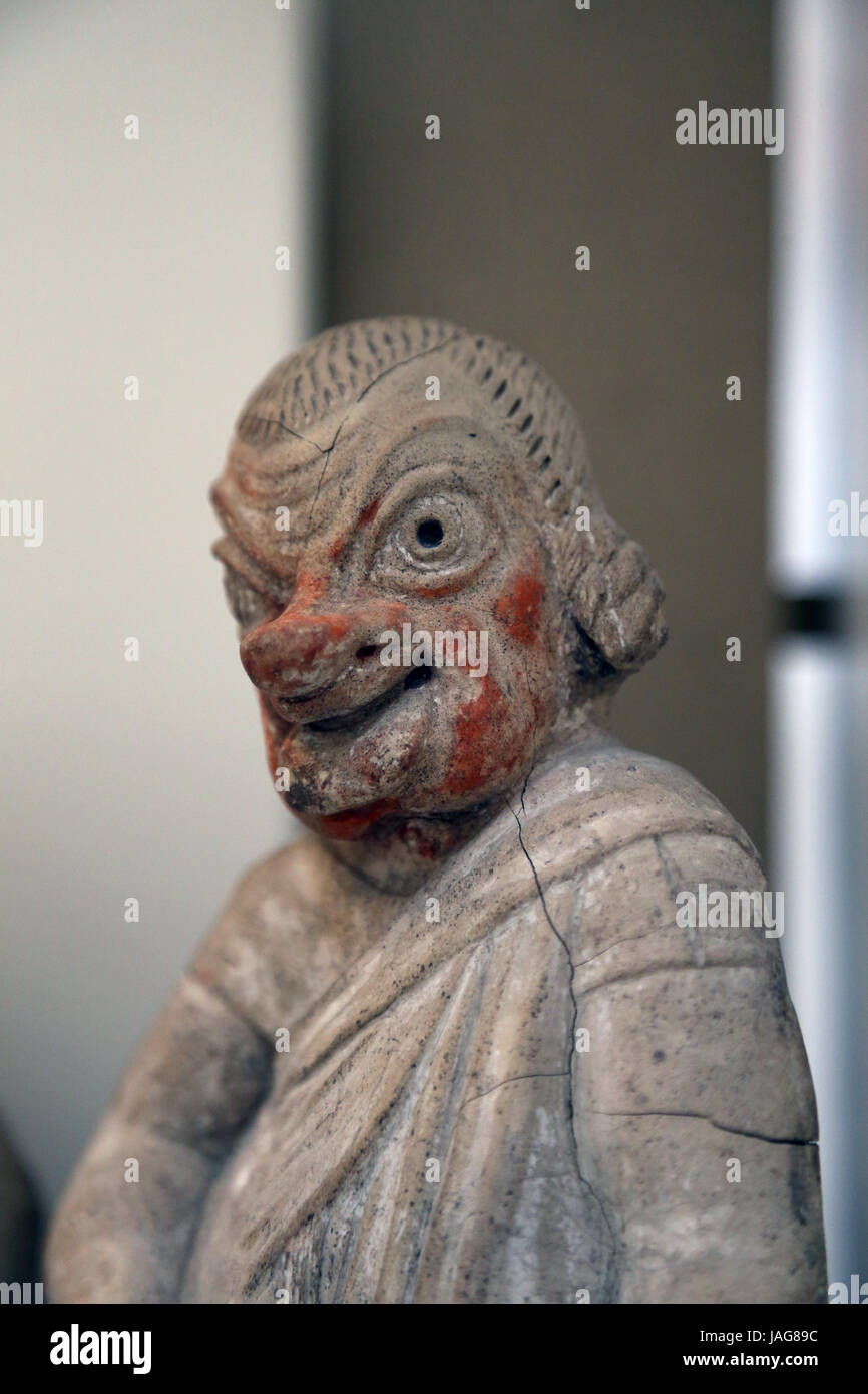 Figura in terracotta di attore comico. Etrusca. 2° cent. BC. Canino, Italia. Attore che indossa la maschera di un ruffiano. British Museum. Londra. Regno Unito. Foto Stock