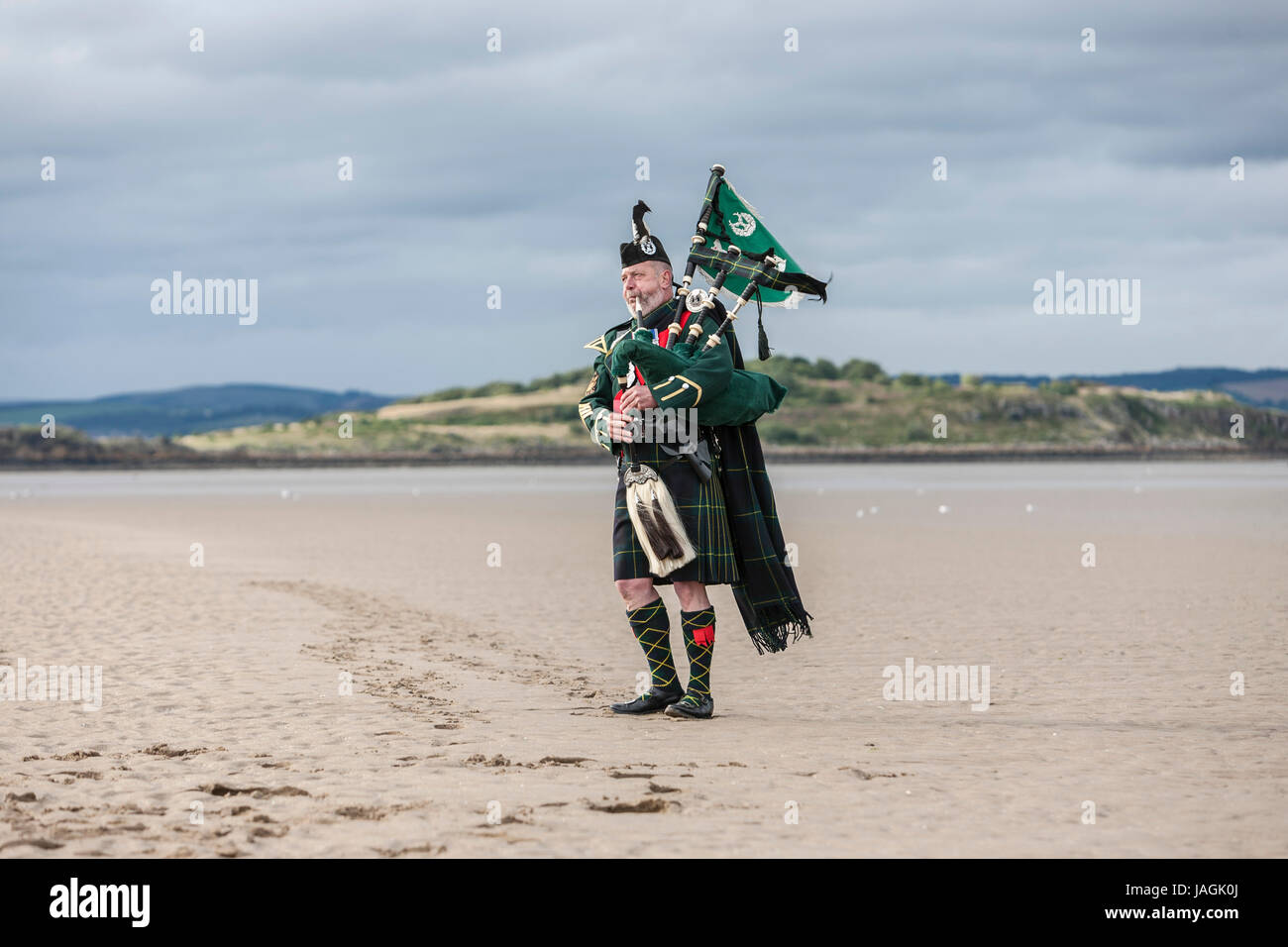 John Mackintosh è un tradizionale Bagpiper scozzese. Ha avuto una carriera come Piper nell'esercito britannico, l'Edinburgh City Police Pipe Band e la Lothia Foto Stock