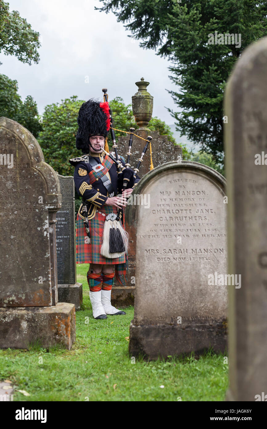 Kevin McLean è un tradizionale Bagpiper scozzese. Foto Stock