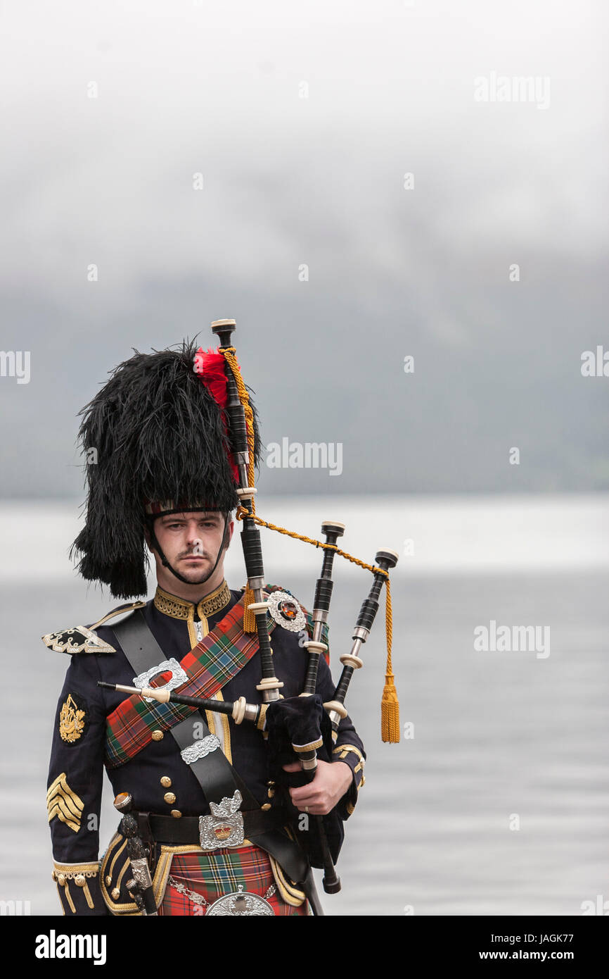 Kevin McLean è un tradizionale Bagpiper scozzese. Foto Stock