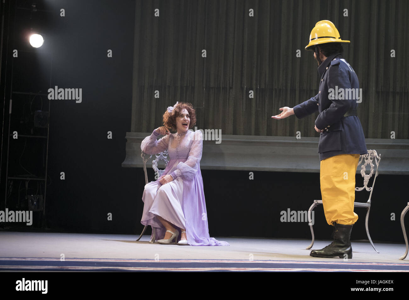 " Il Cantante calva" presso il teatro spagnolo di Madrid con: Adriana Ozores, Javier Pereira dove: Madrid, Spagna Quando: 28 Apr 2017 Credit: Oscar Gonzalez/WENN.com Foto Stock