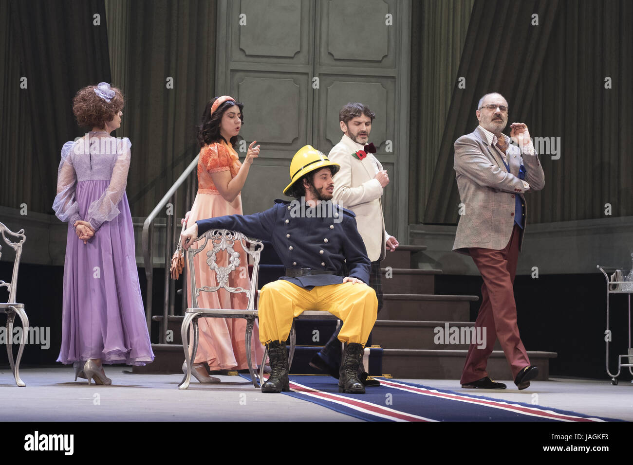 " Il Cantante calva" presso il teatro spagnolo di Madrid con: Adriana Ozores, Fernando Tejero, Javier Pereira, Carmen Ruíz dove: Madrid, Spagna Quando: 28 Apr 2017 Credit: Oscar Gonzalez/WENN.com Foto Stock