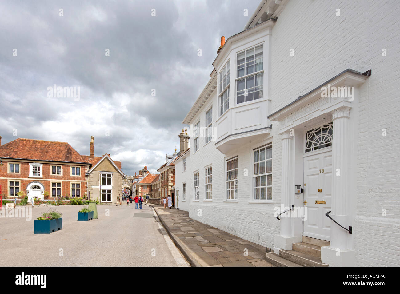 Architettura attraente nel centro storico della città di Salisbury, Wiltshire, Inghilterra, Regno Unito Foto Stock