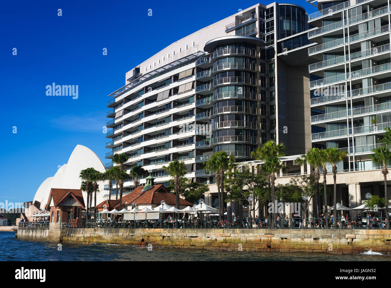 Appartamenti Bennelong noto anche come "tostapane" e Opera House di Sydney, Australia. Foto Stock
