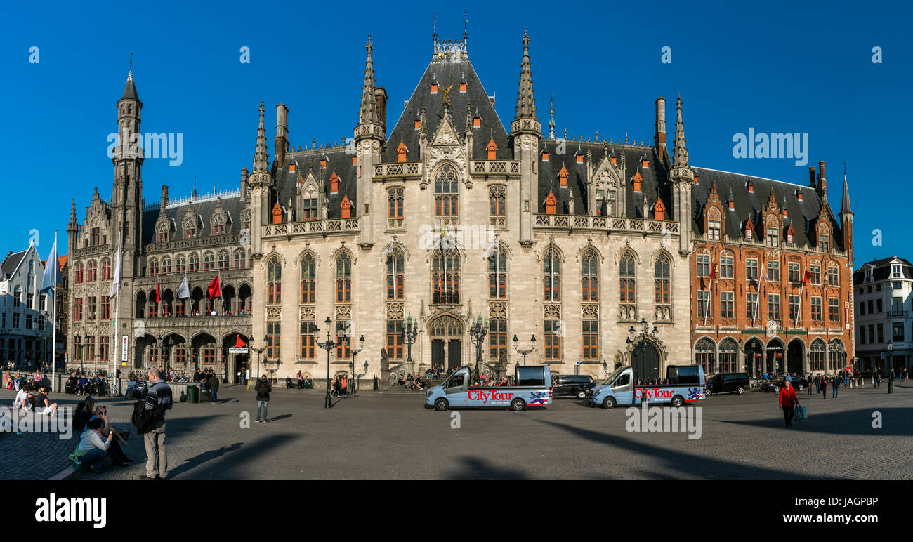 Corte Provinciale e Historium edificio, Markt o sulla piazza del mercato di Bruges, Fiandre Occidentali, Belgio Foto Stock