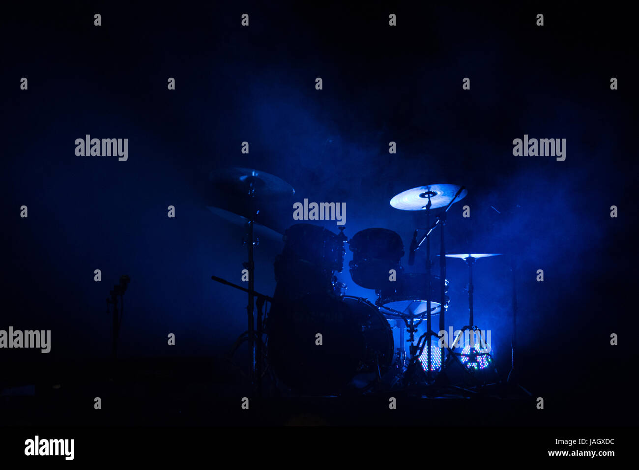 Drum Kit - luce blu Foto Stock
