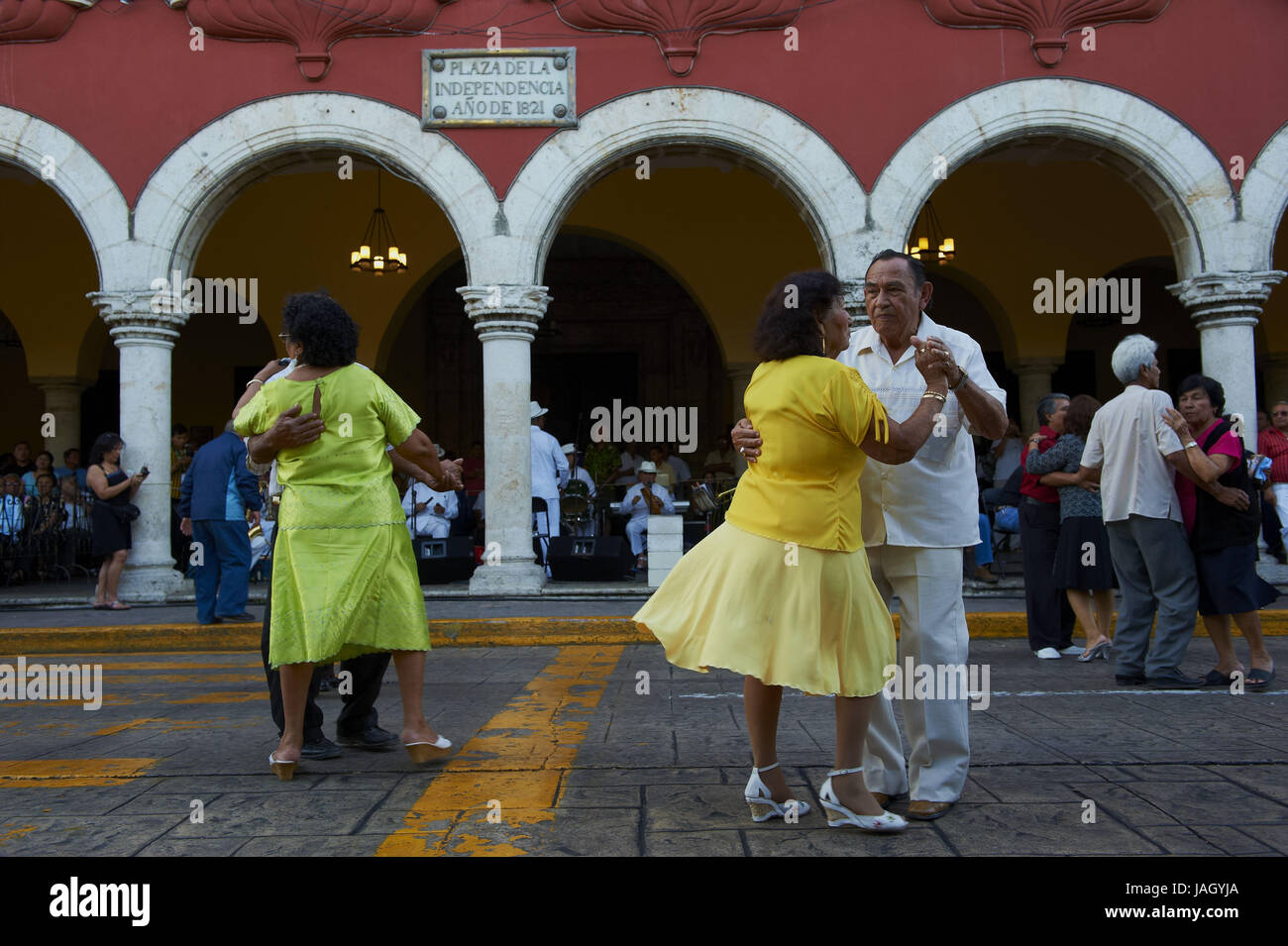 Messico,Yucatan,Merida,capitale,spazio dell'indipendenza,municipio,Palacio Municipal,coppie di ballo, Foto Stock